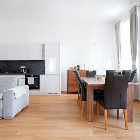The Dante Prague - Family And Friends Apartments Eksteriør billede